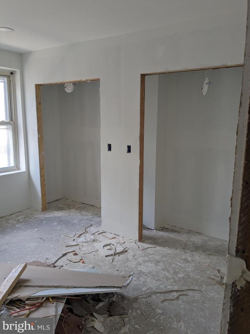 7122 Greenway Ave, Philadelphia PA  19142-1030 exterior