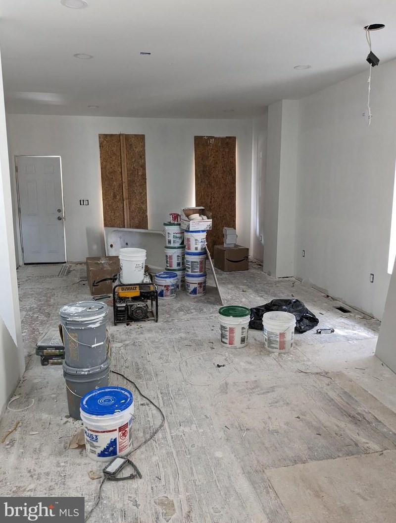 7122 Greenway Ave, Philadelphia PA  19142-1030 exterior