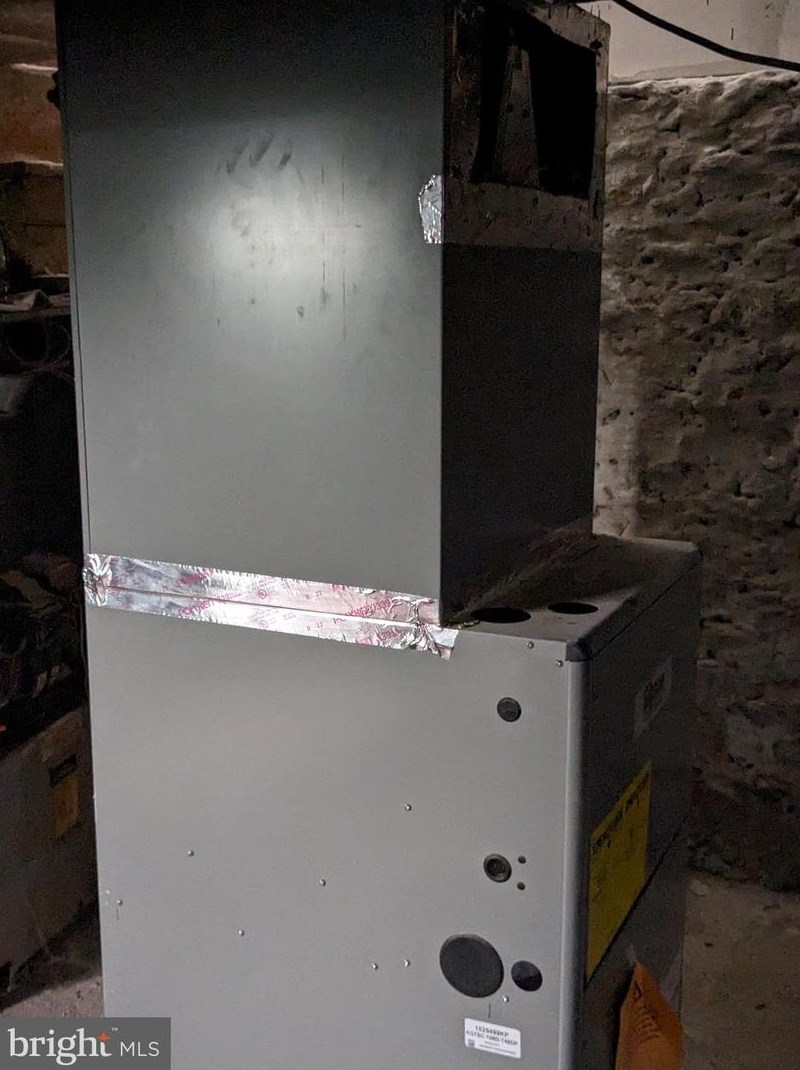 7122 Greenway Ave, Philadelphia PA  19142-1030 exterior