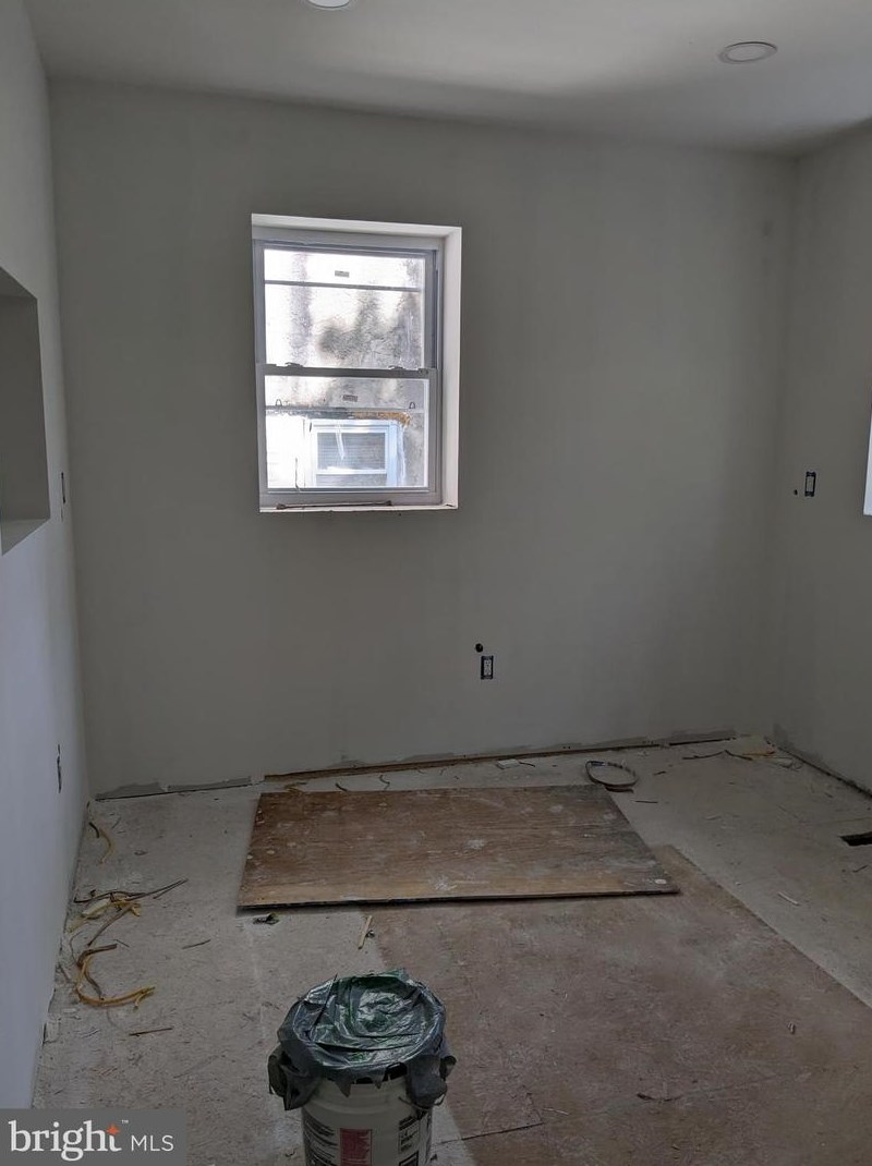 7122 Greenway Ave, Philadelphia PA  19142-1030 exterior