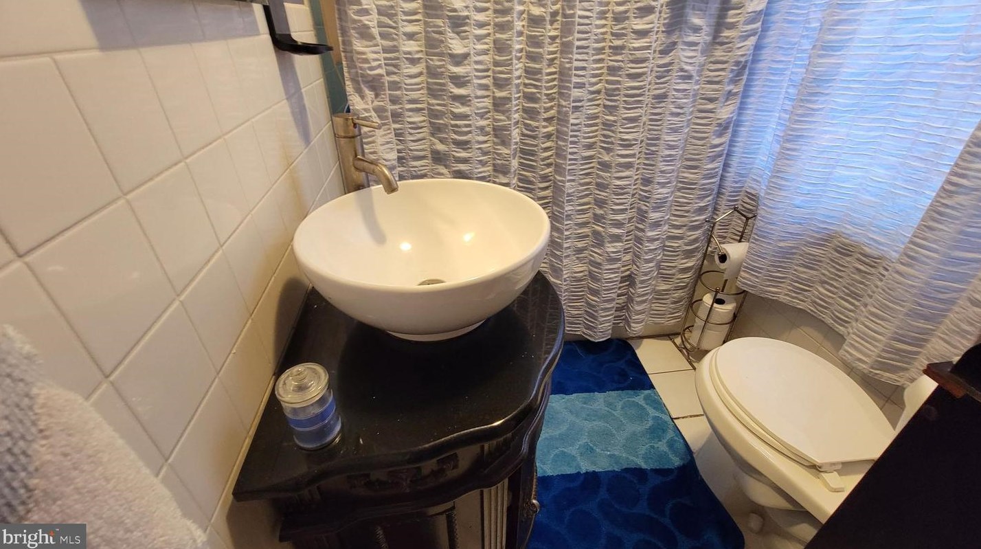 6122 Bingham St, Philadelphia PA 19120-2643 exterior