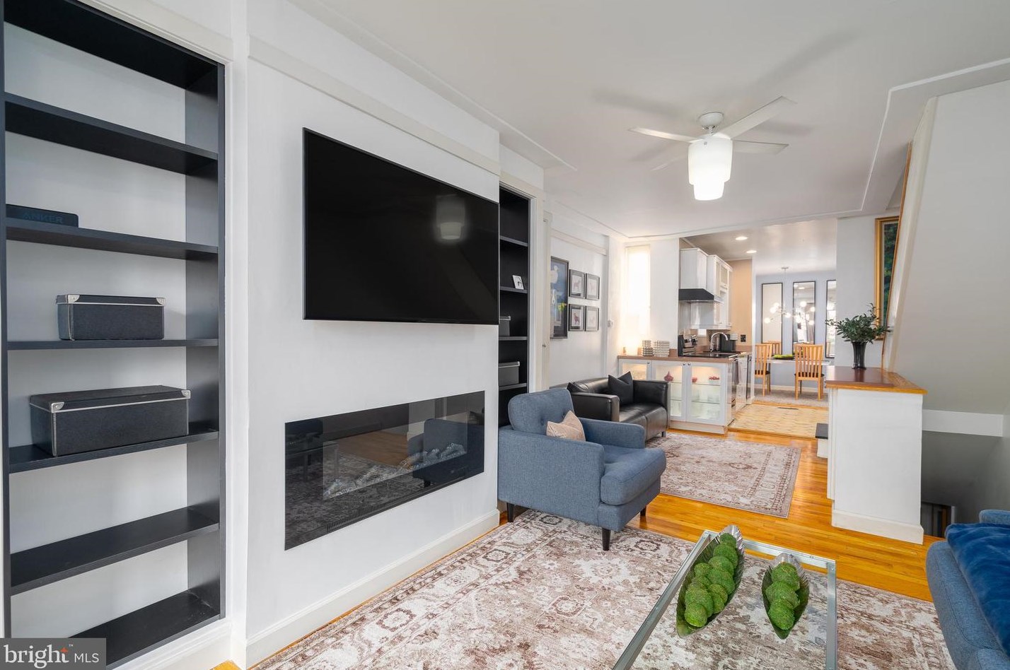 708 7th St, Philadelphia PA 19123-0027 exterior