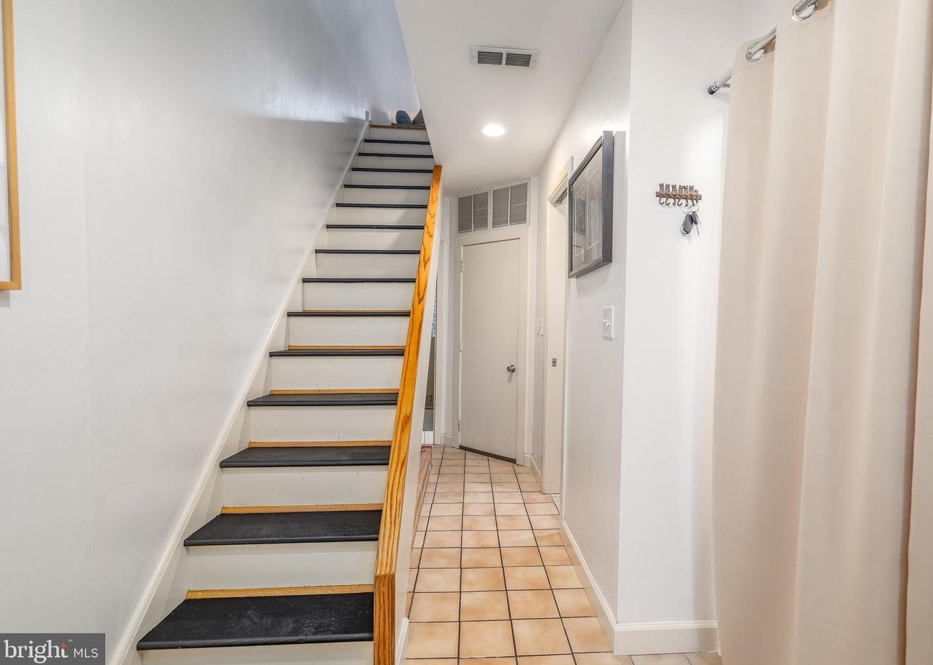 708 7th St, Philadelphia PA 19123-0027 exterior