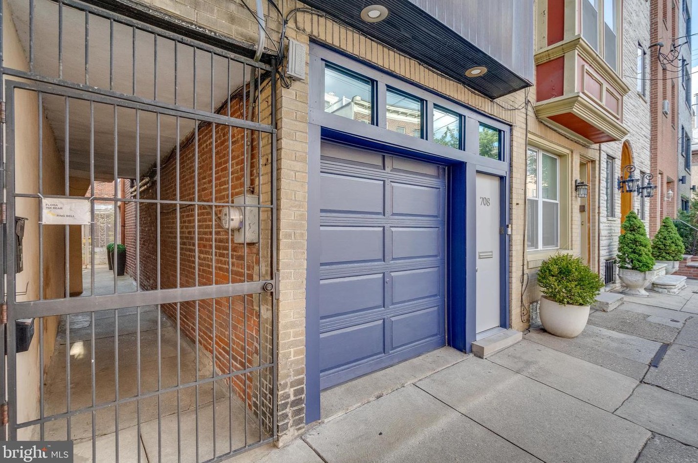 708 7th St, Philadelphia PA 19123-0027 exterior