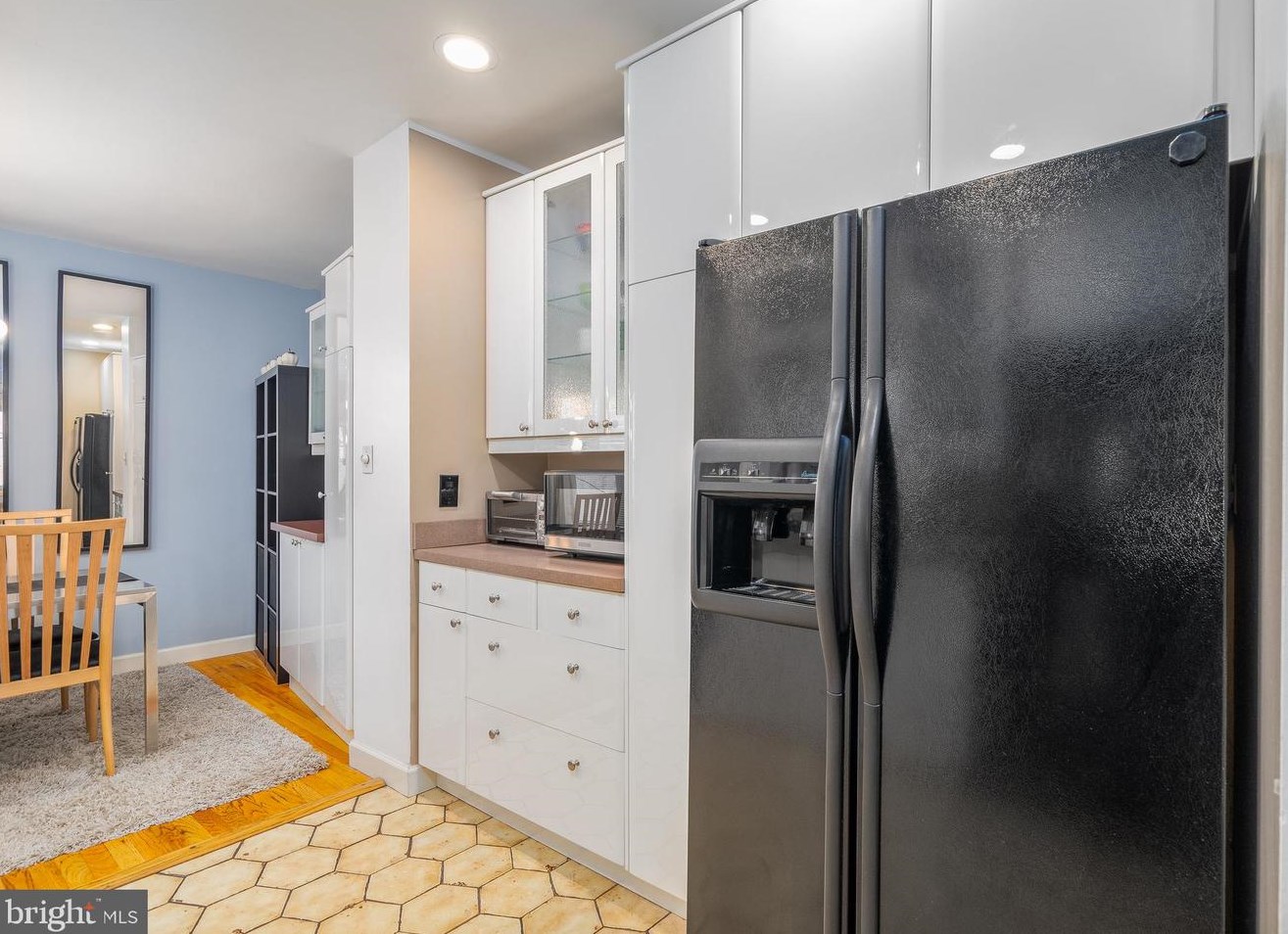 708 7th St, Philadelphia PA 19123-0027 exterior