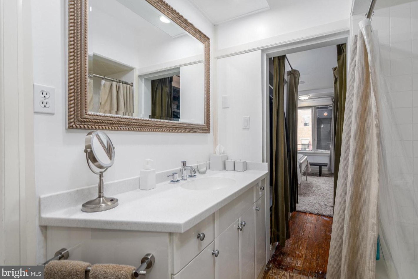 708 7th St, Philadelphia PA 19123-0027 exterior