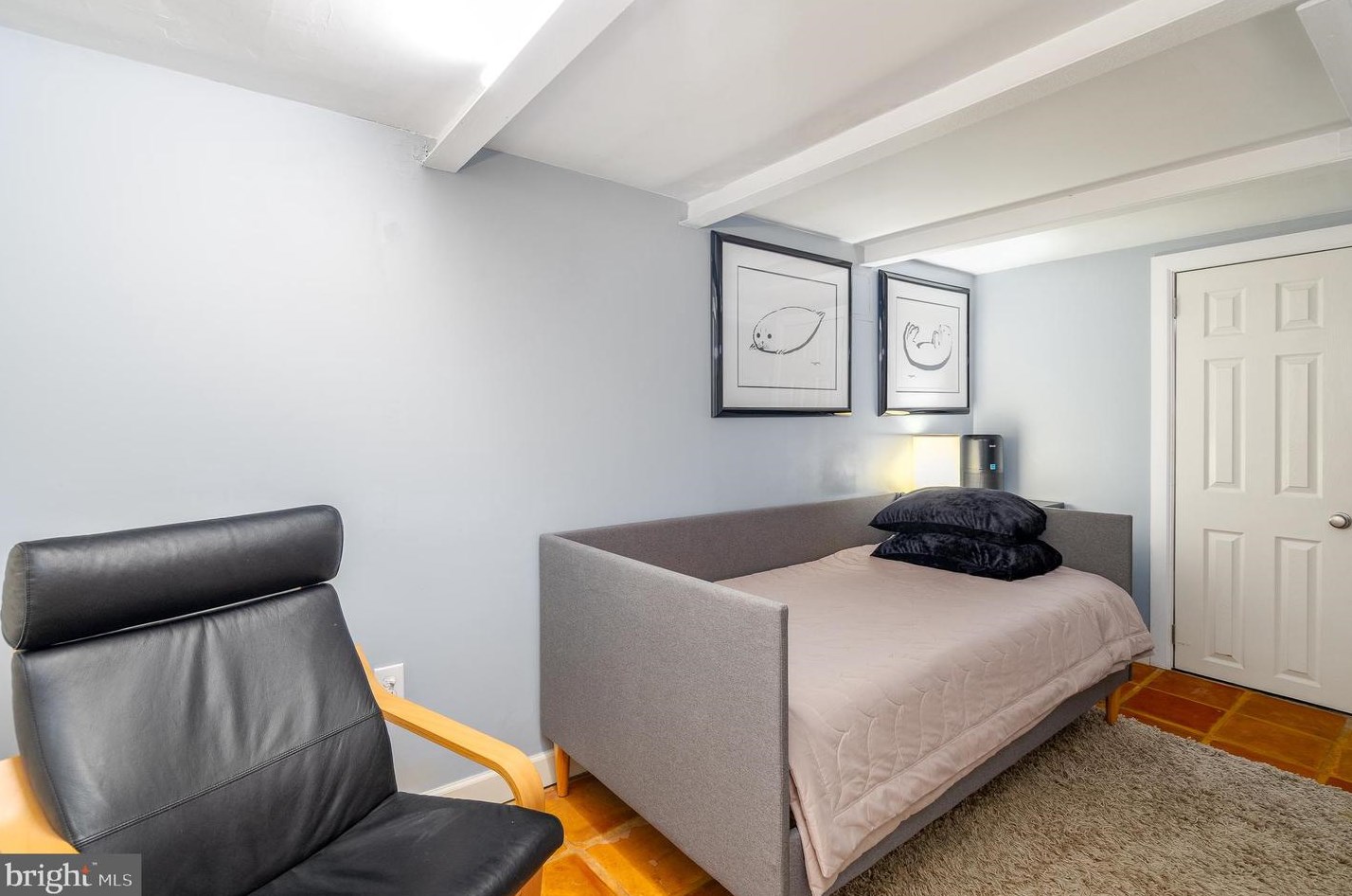 708 7th St, Philadelphia PA 19123-0027 exterior