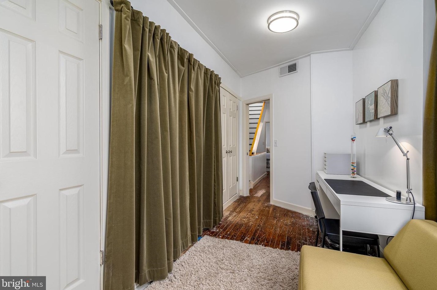 708 7th St, Philadelphia PA 19123-0027 exterior