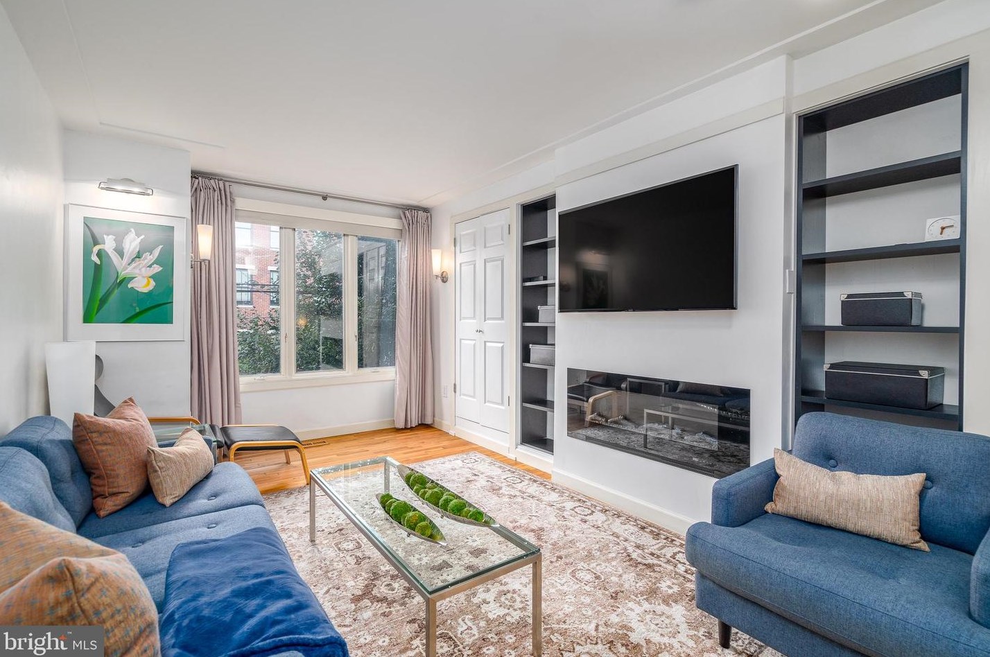 708 7th St, Philadelphia PA 19123-0027 exterior