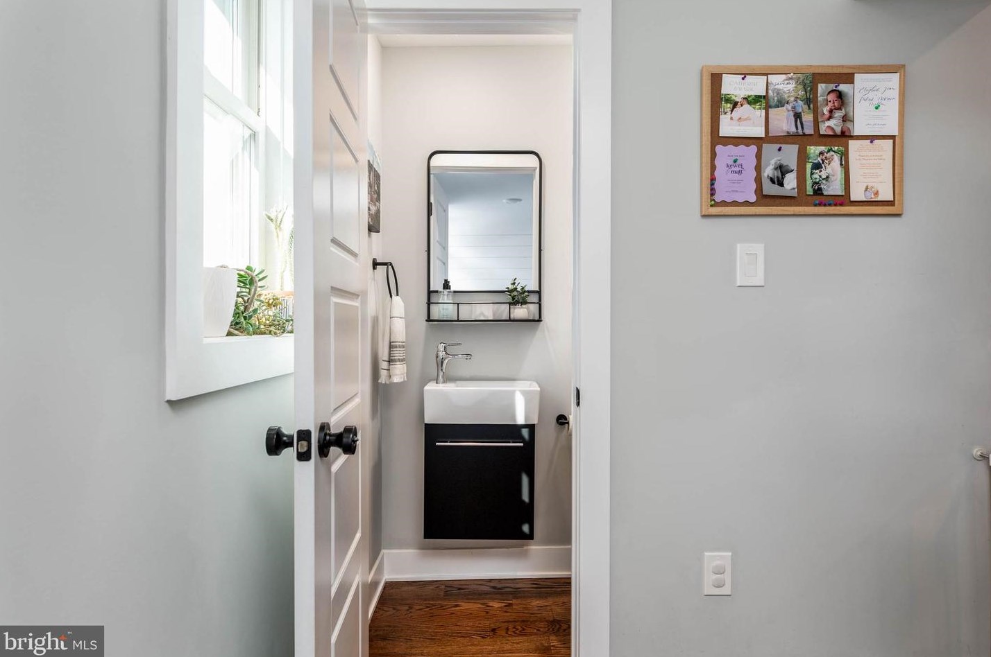 6160 Lawnton St, Philadelphia PA  19128-2624 exterior