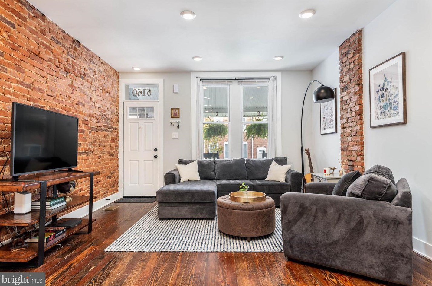 6160 Lawnton St, Philadelphia PA  19128-2624 exterior