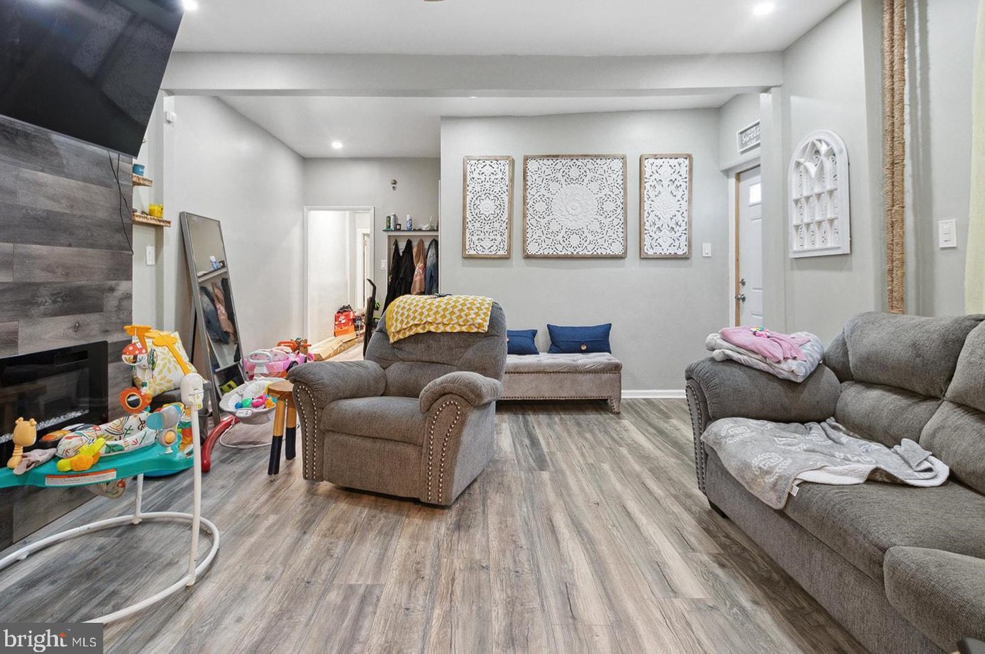 6777 Musgrave St, Philadelphia PA  19119-2215 exterior