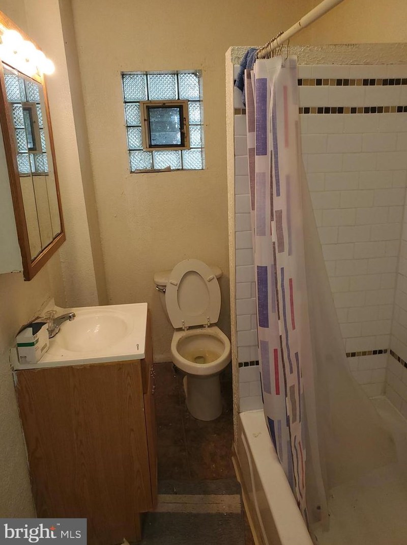 59 Sharpnack St, Philadelphia PA  19119-2236 exterior