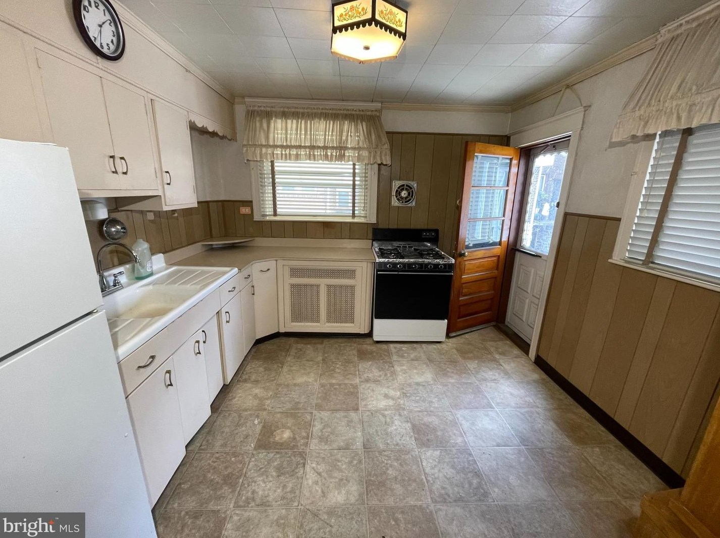 648 Sanger St, Philadelphia PA  19120-1721 exterior