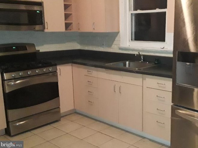 3523 7th St, Philadelphia PA 19140-4401 exterior