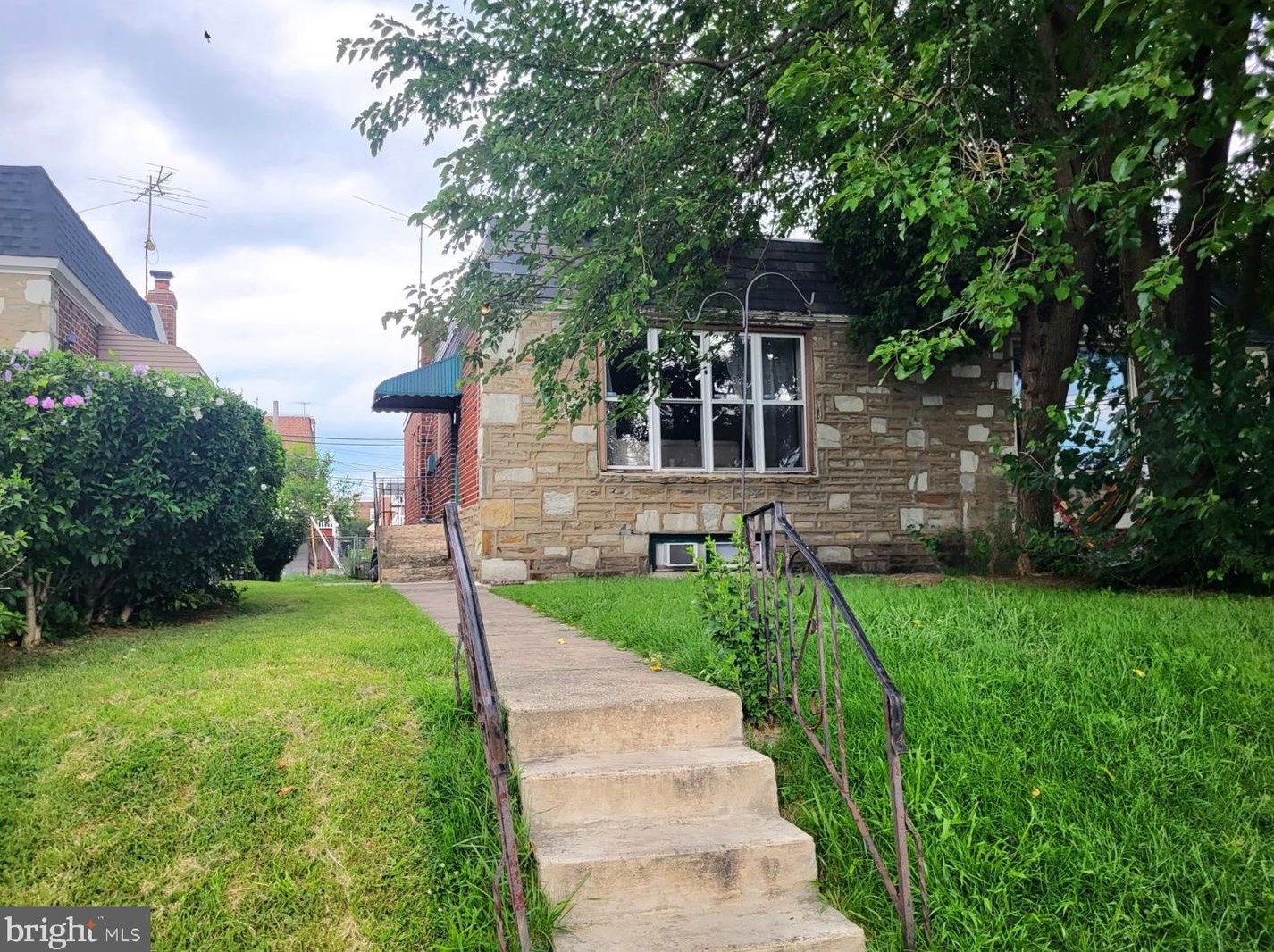 2037 Napfle St, Philadelphia PA  19152-3613 exterior