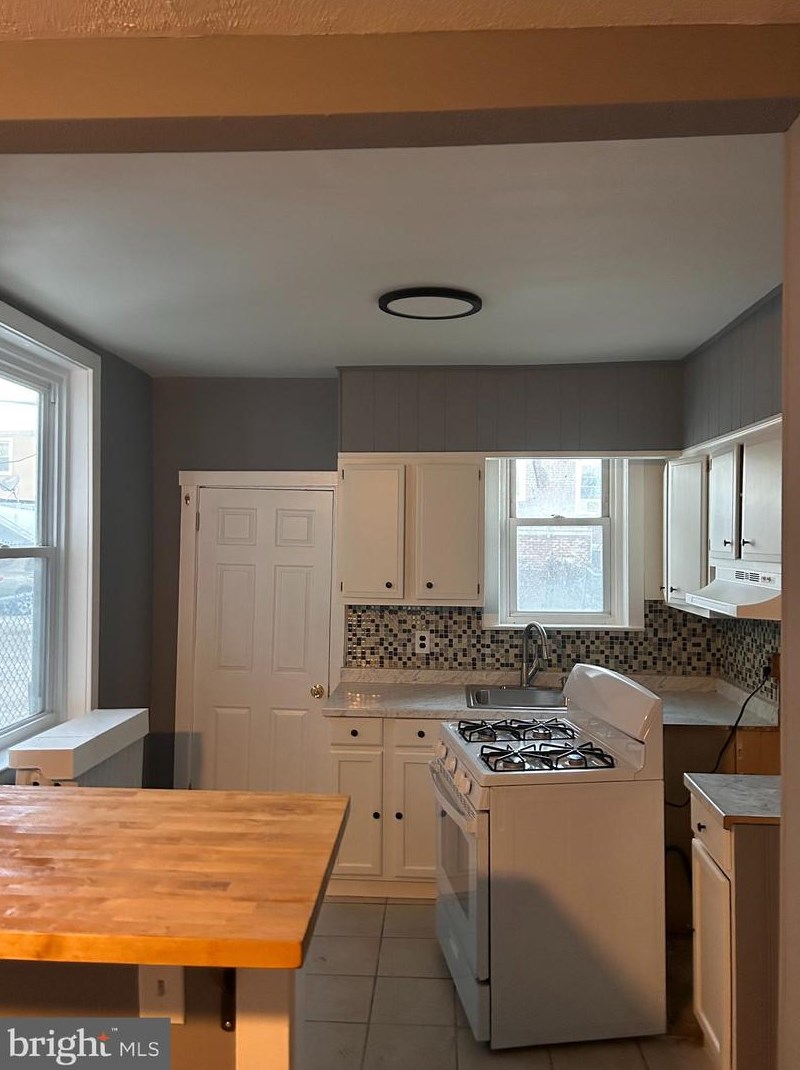 1633 Worrell St, Philadelphia PA  19124-4425 exterior