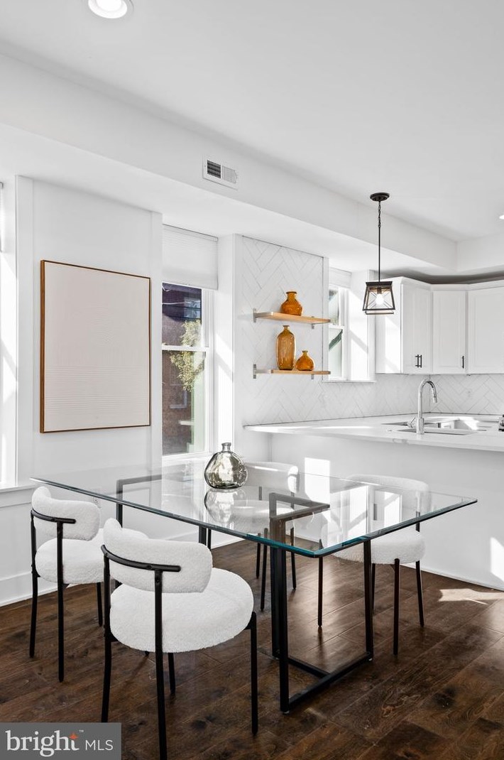 850 Taylor St, Philadelphia PA 19130-1945 exterior