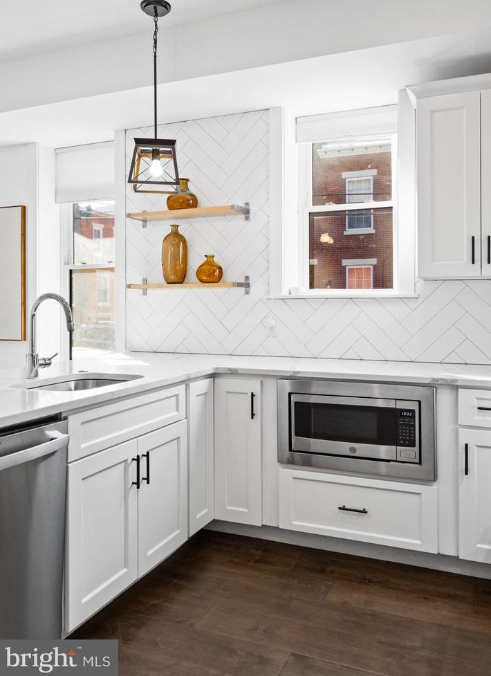 850 Taylor St, Philadelphia PA 19130-1945 exterior