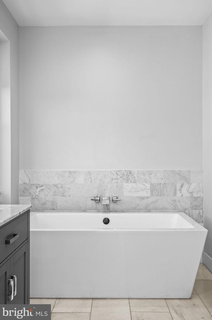 850 Taylor St, Philadelphia PA 19130-1945 exterior