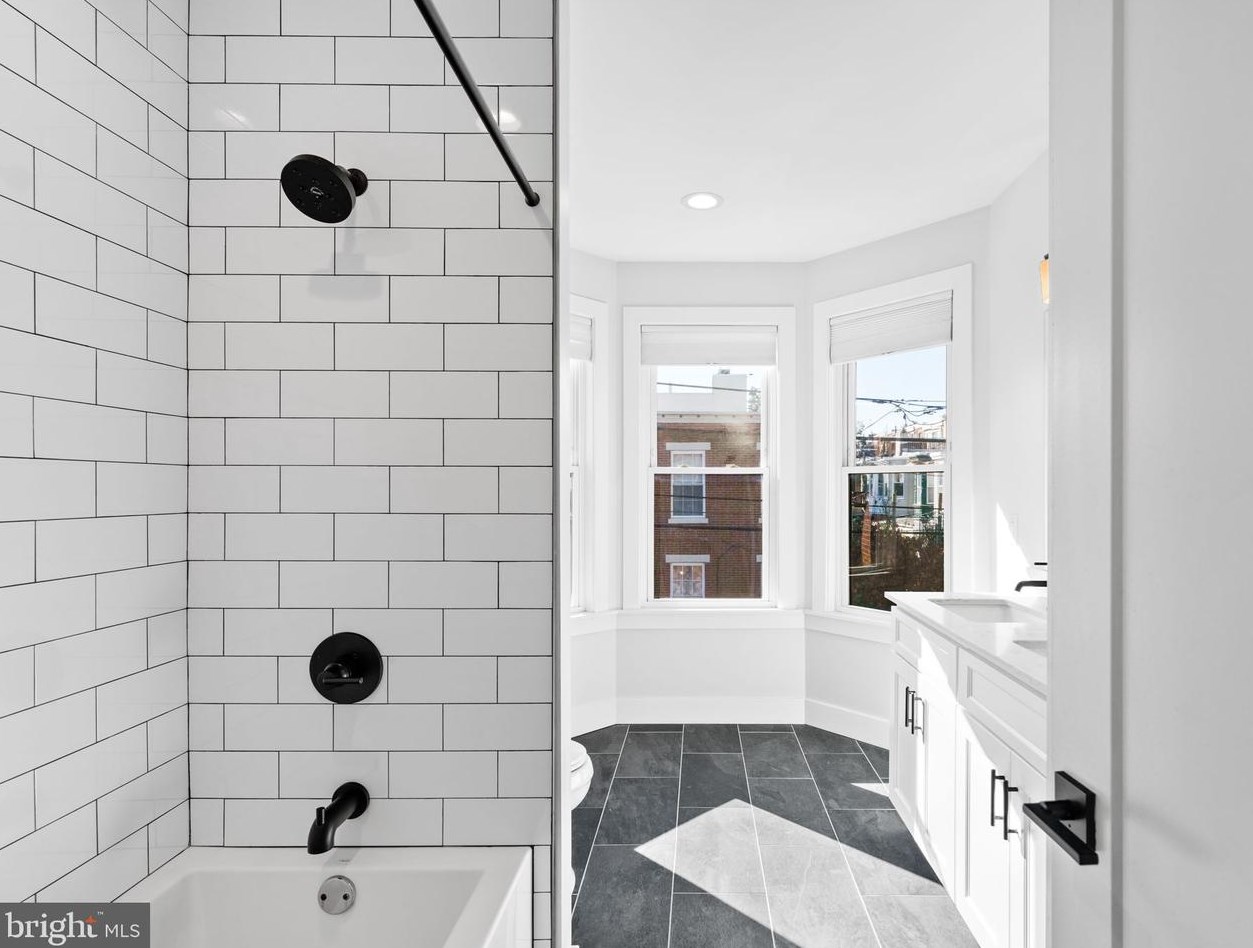 850 Taylor St, Philadelphia PA 19130-1945 exterior