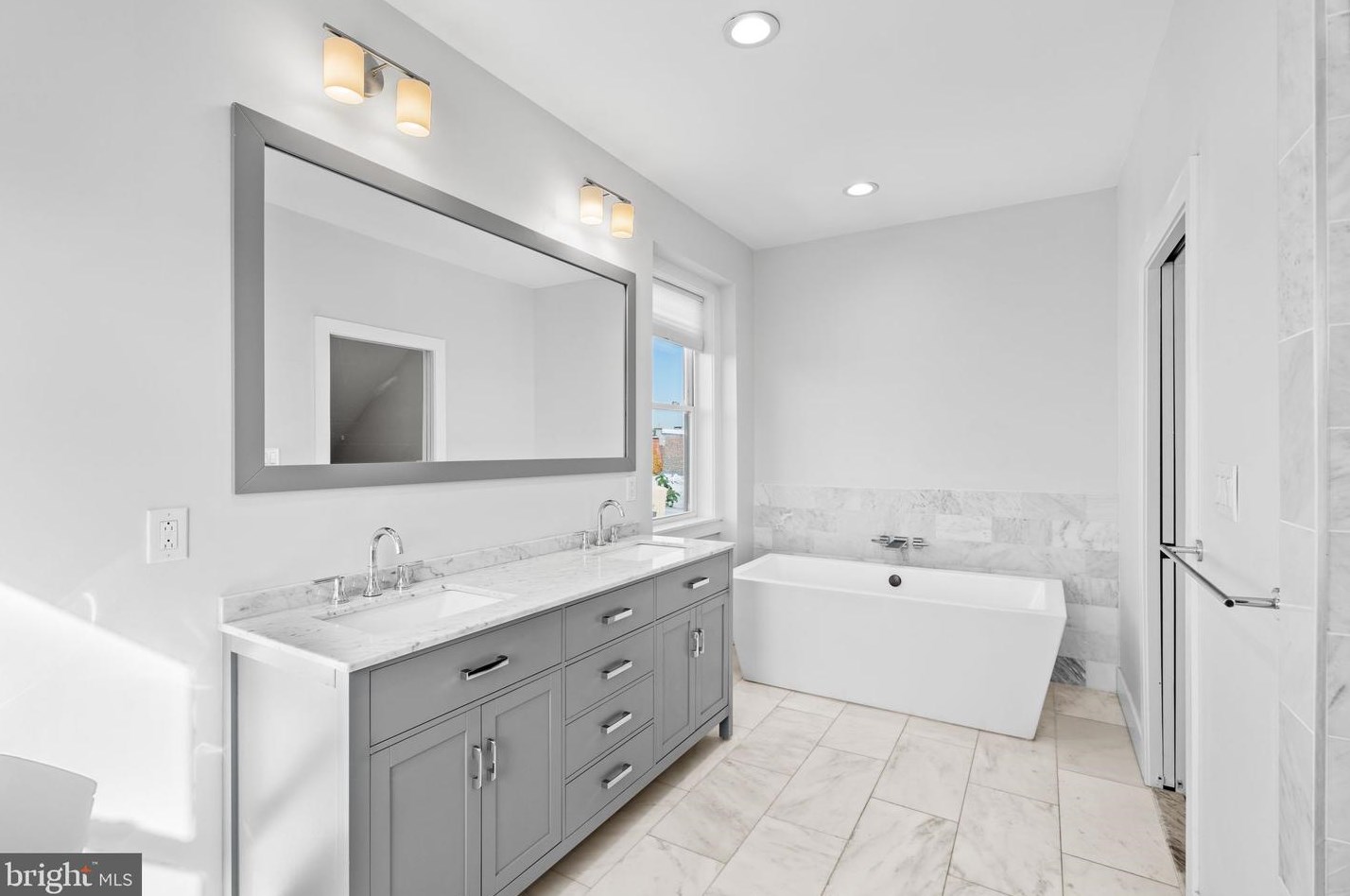 850 Taylor St, Philadelphia PA 19130-1945 exterior