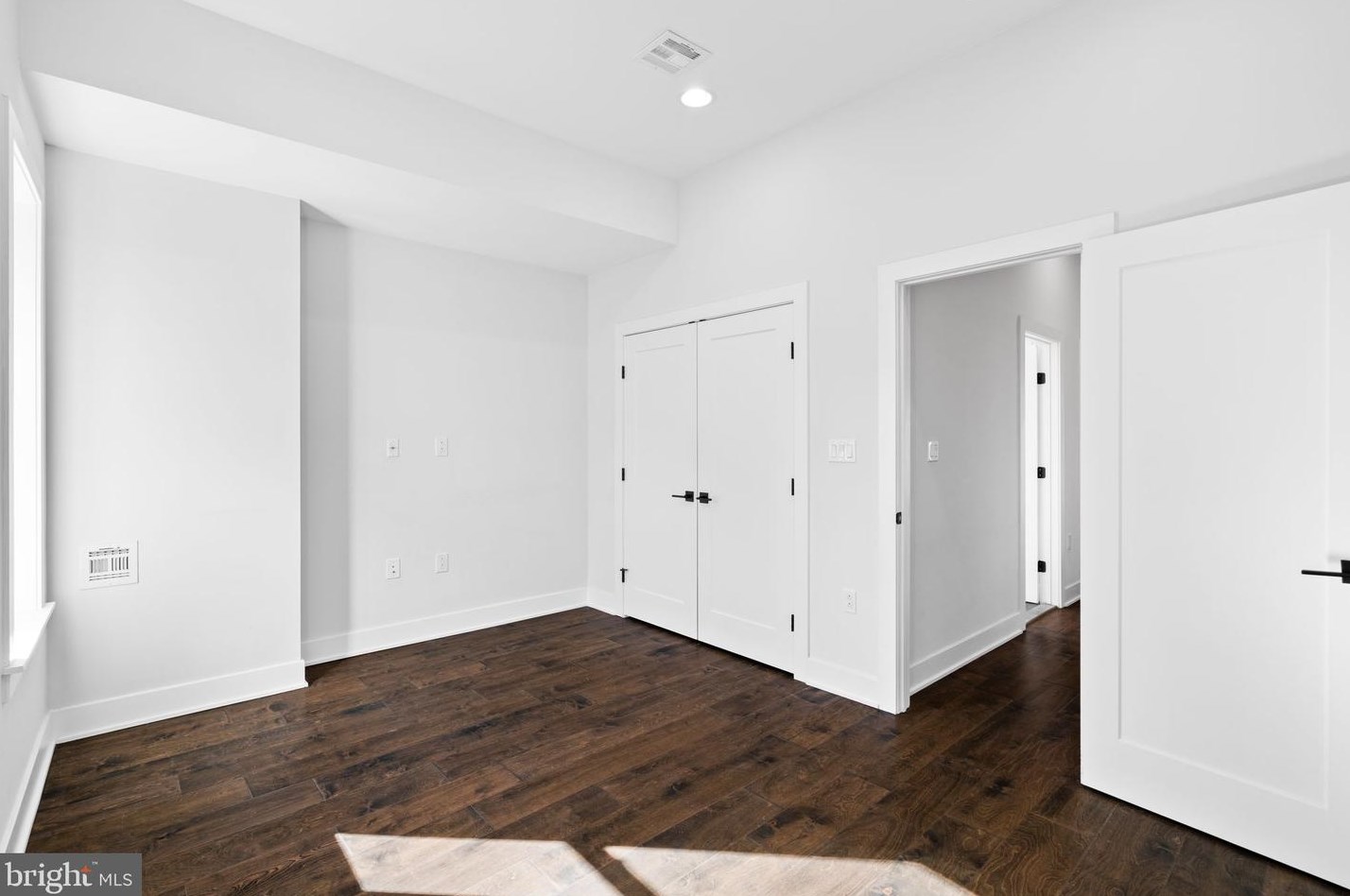 850 Taylor St, Philadelphia PA 19130-1945 exterior