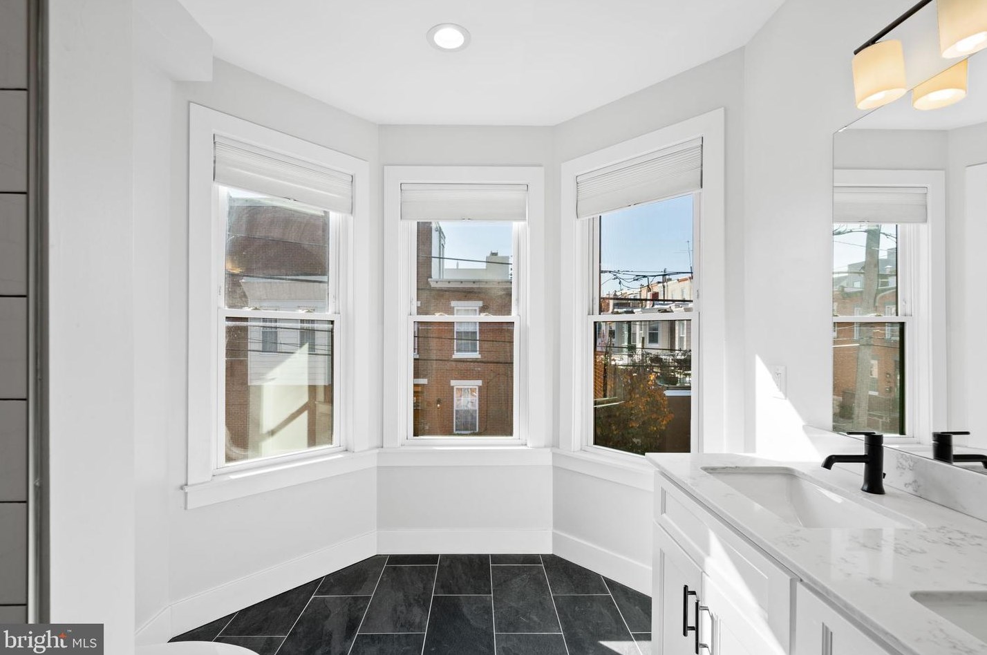 850 Taylor St, Philadelphia PA 19130-1945 exterior