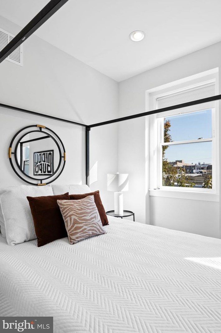 850 Taylor St, Philadelphia PA 19130-1945 exterior