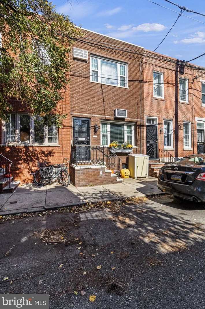 731 Montrose St, Philadelphia PA  19147-3918 exterior