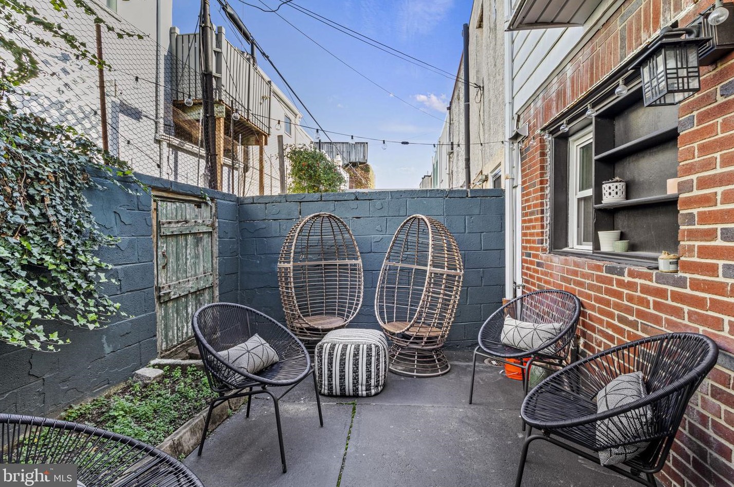 731 Montrose St, Philadelphia PA  19147-3918 exterior