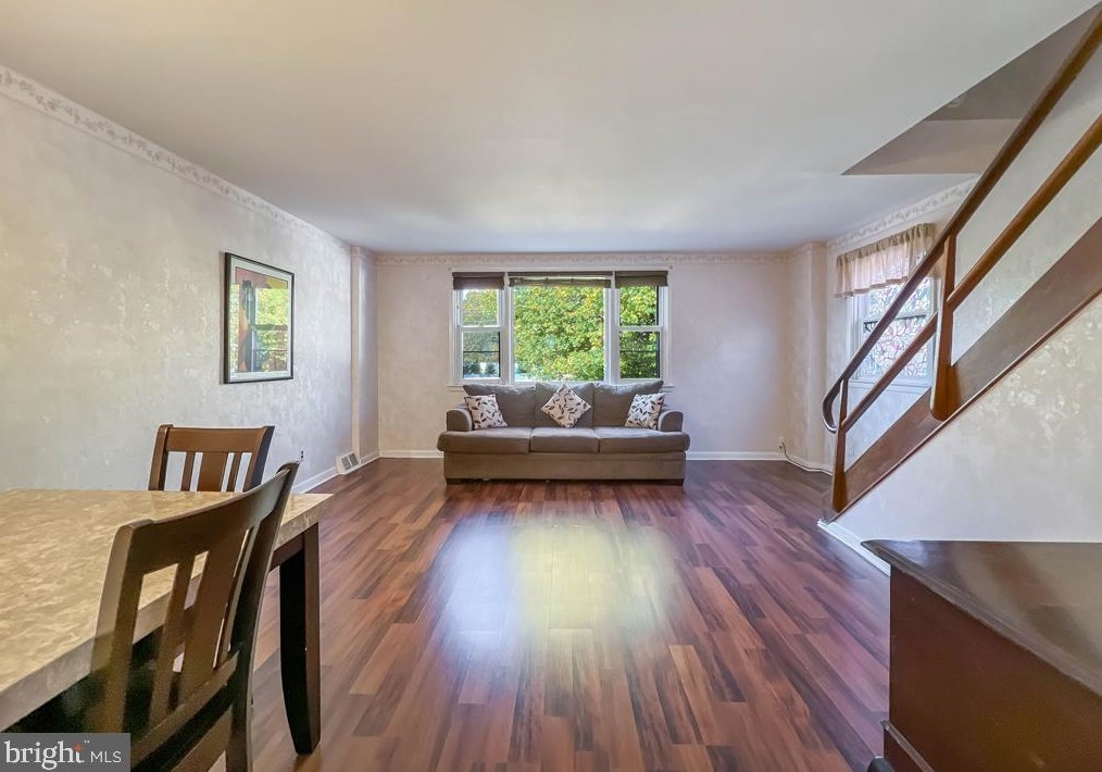 1342 Ascot Pl, Philadelphia PA  19116-1502 exterior