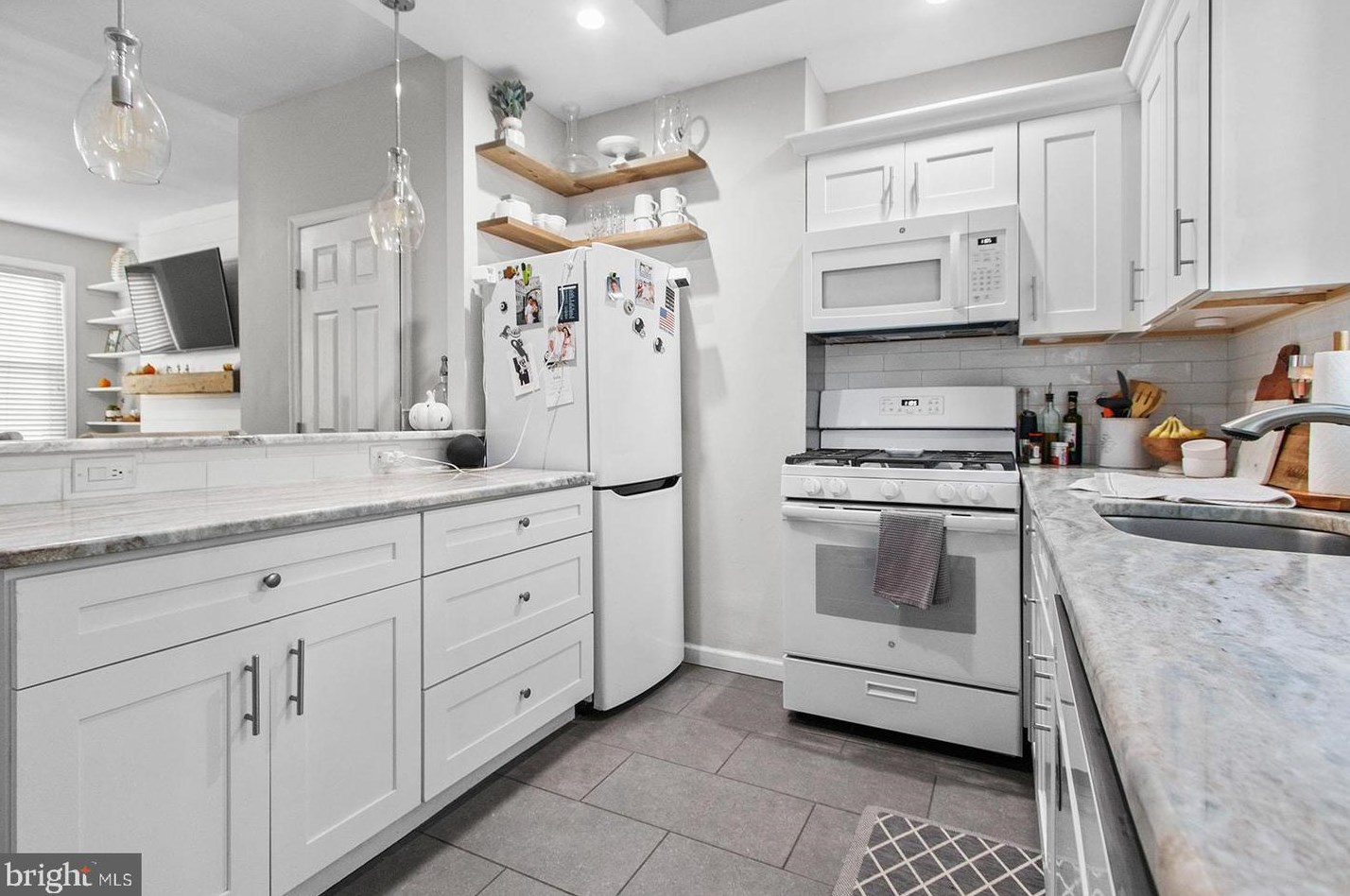 2014 Pemberton St, Philadelphia PA  19146-1319 exterior