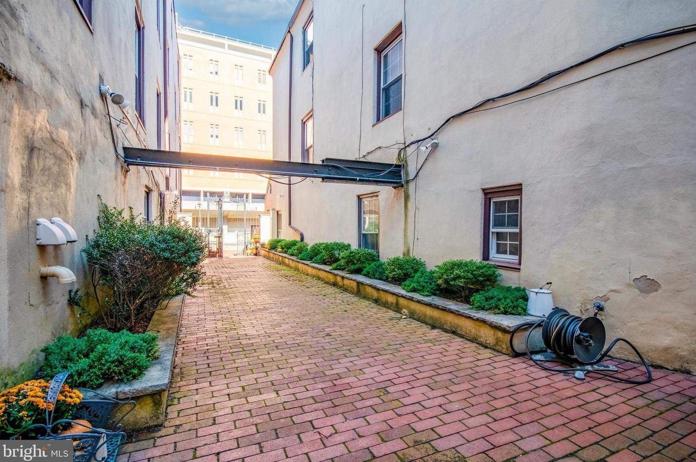 1029 Spruce St, Philadelphia PA  19107-6727 exterior