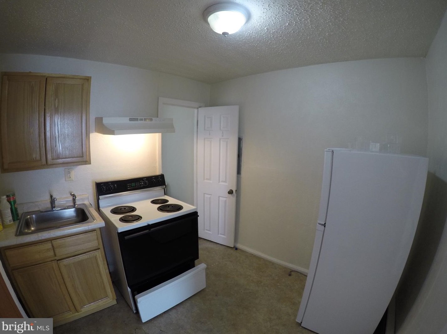 1903 Montgomery Ave, Philadelphia PA 19122-3226 exterior