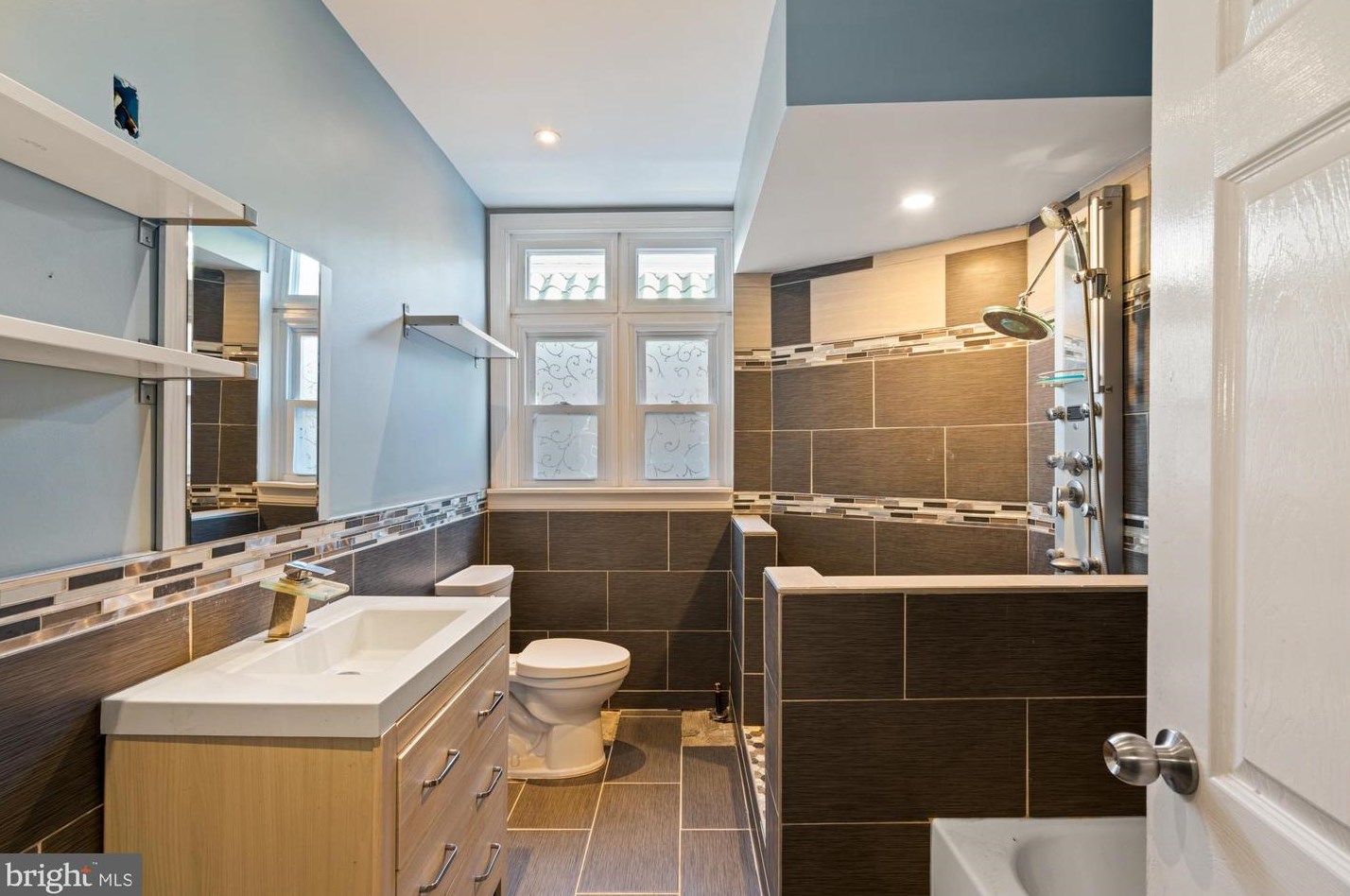 816 69th Ave, Philadelphia PA 19126-1613 exterior