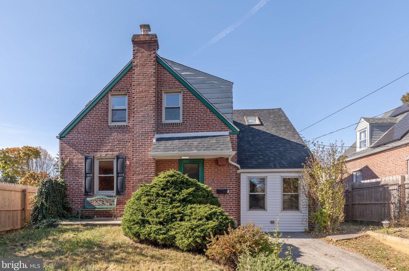 7806 Ridge Ave, Philadelphia PA  19128-3027 exterior