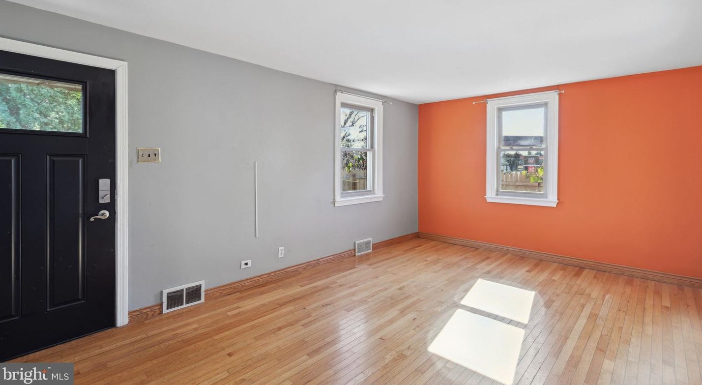 7806 Ridge Ave, Philadelphia PA  19128-3027 exterior