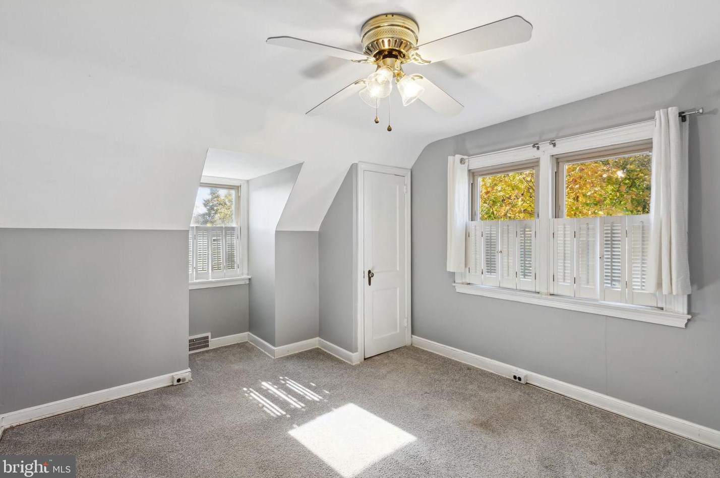 7806 Ridge Ave, Philadelphia PA  19128-3027 exterior