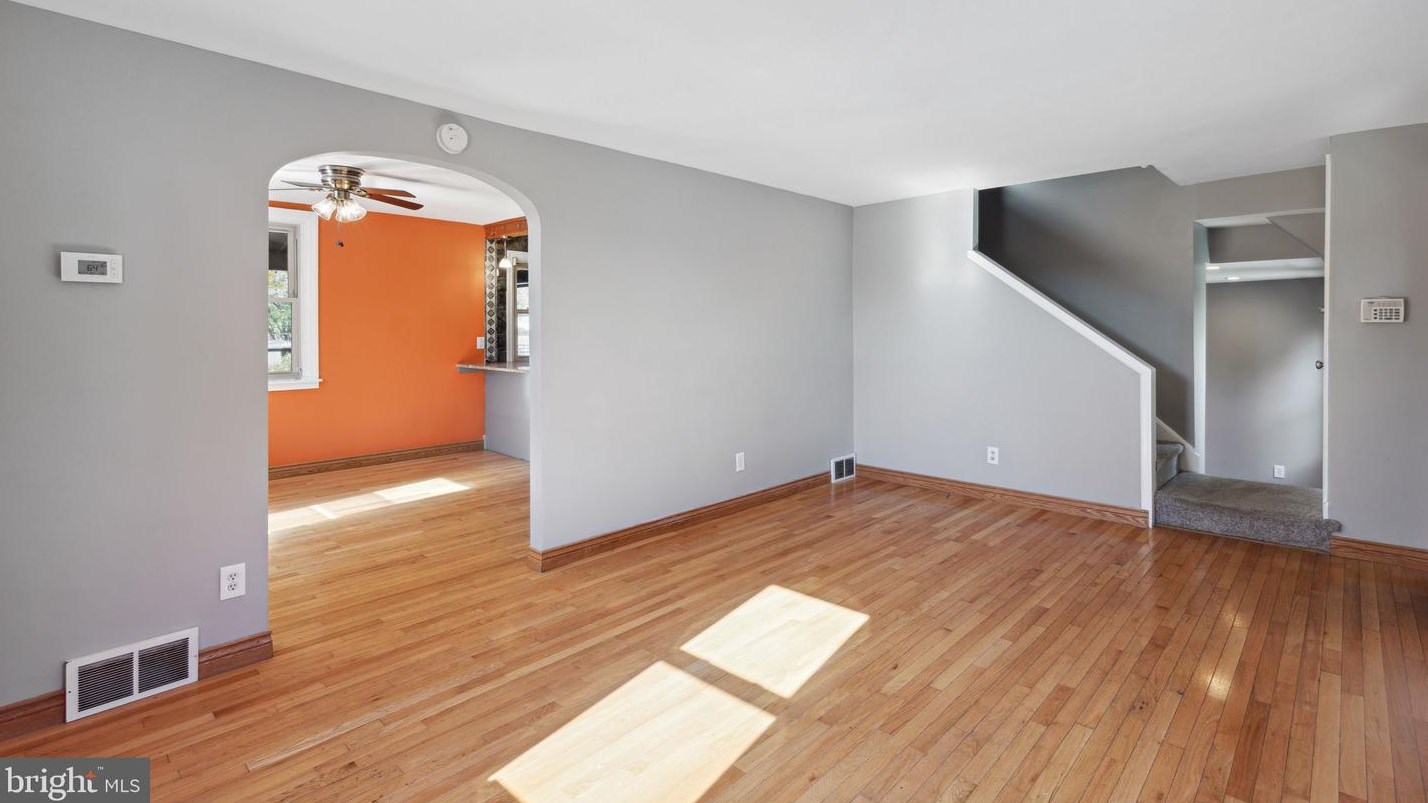 7806 Ridge Ave, Philadelphia PA  19128-3027 exterior