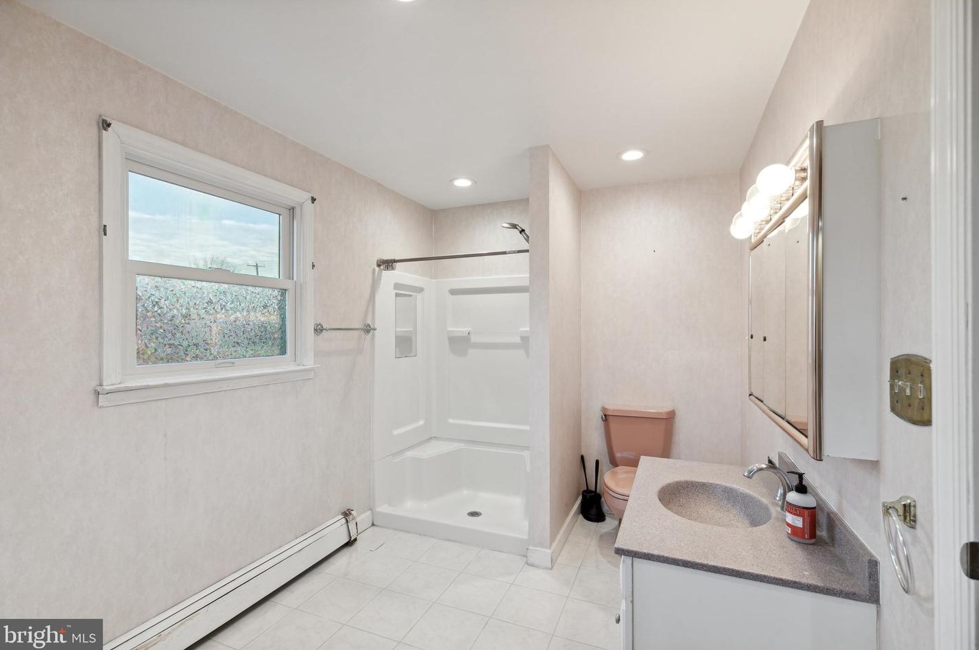 537 Tyson Ave, Philadelphia PA  19111-4318 exterior