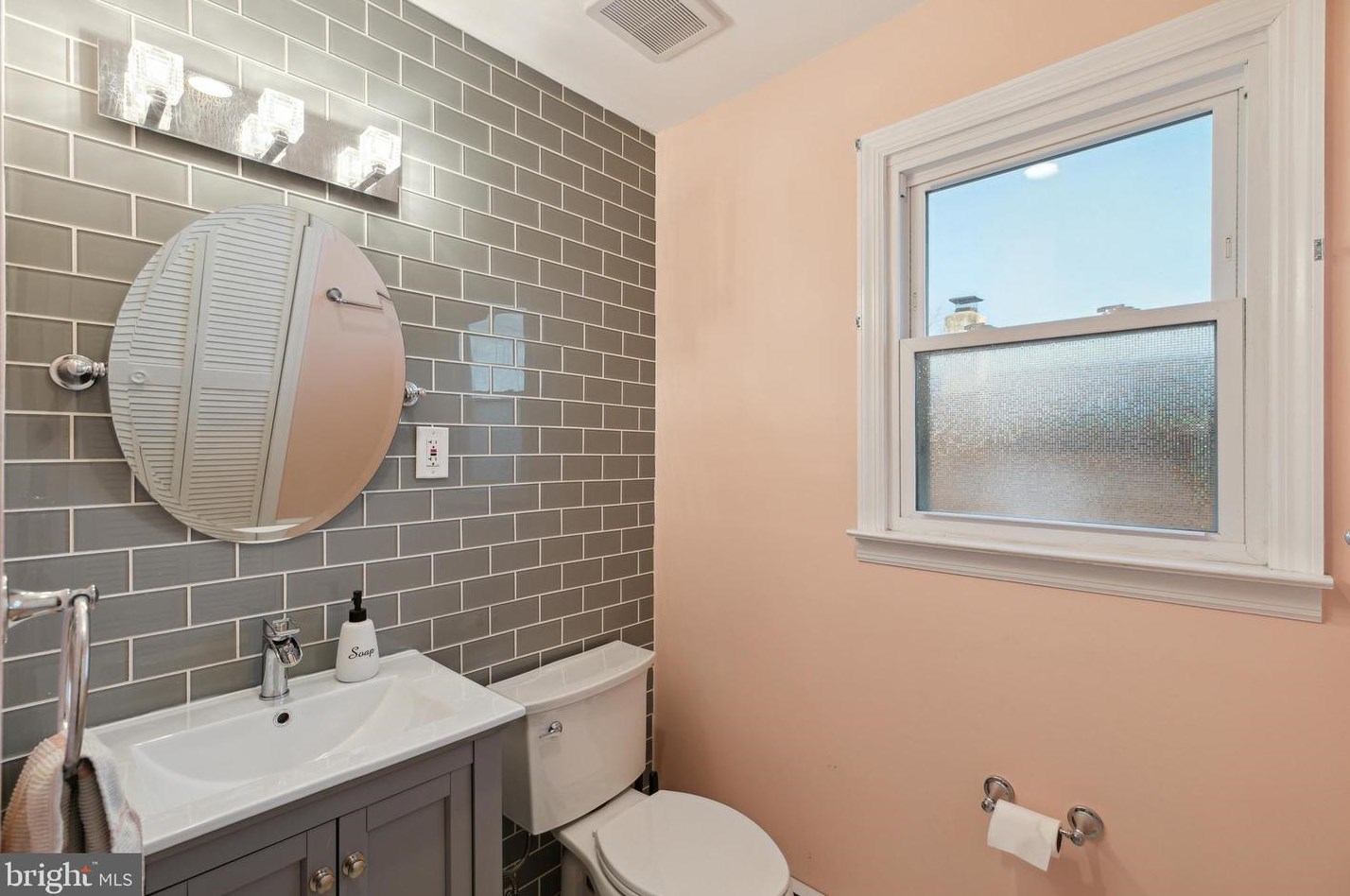 537 Tyson Ave, Philadelphia PA  19111-4318 exterior