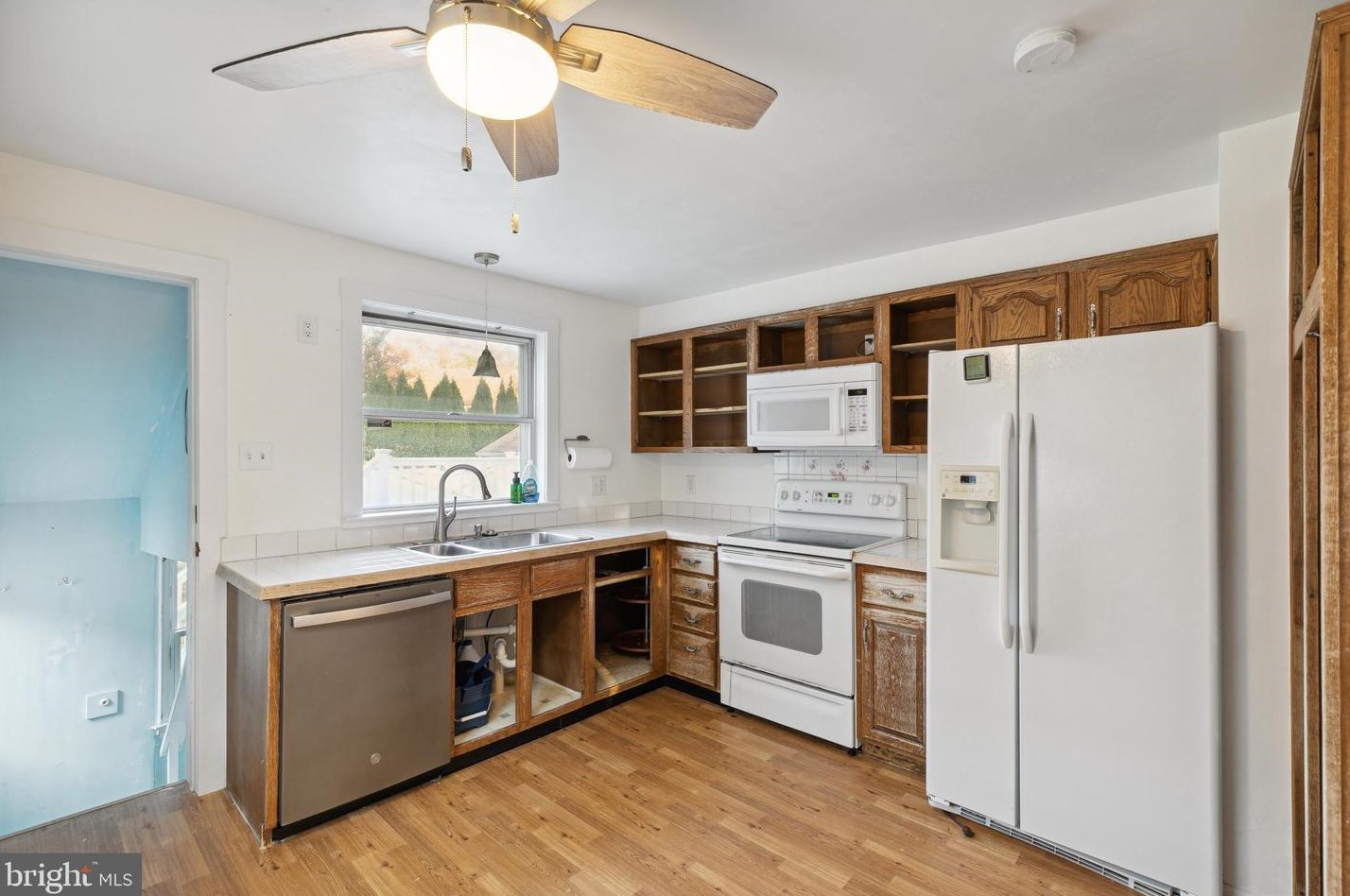 537 Tyson Ave, Philadelphia PA  19111-4318 exterior