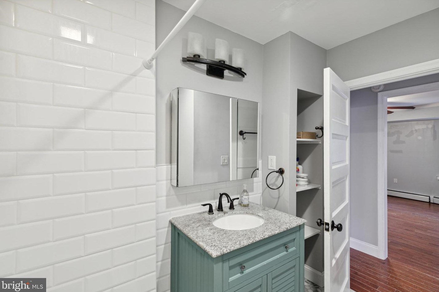 537 Tyson Ave, Philadelphia PA  19111-4318 exterior