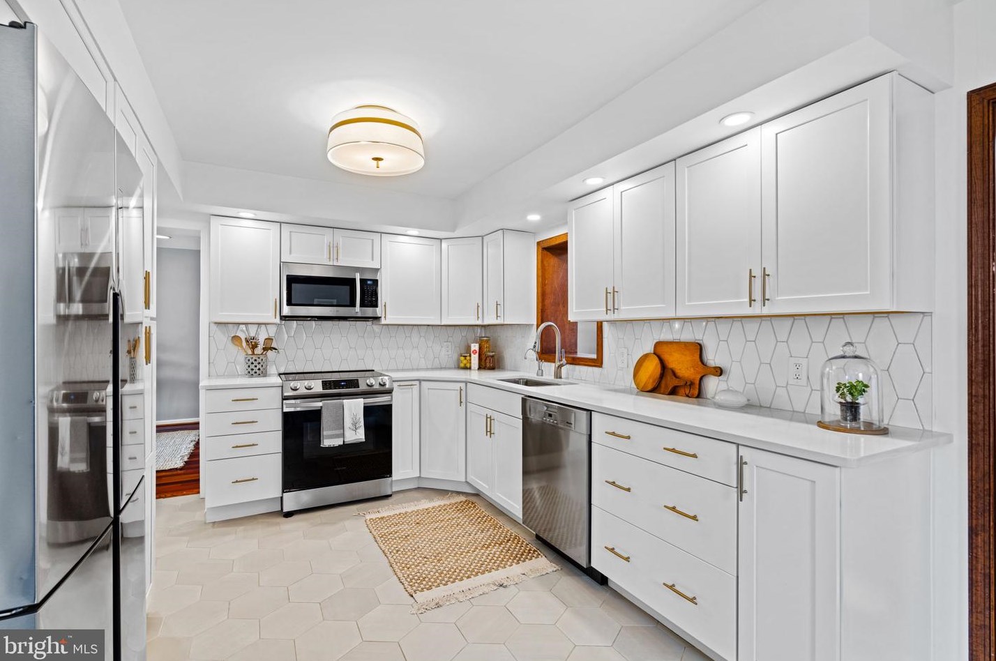 7706 Keiffer St, Philadelphia PA  19128-3143 exterior