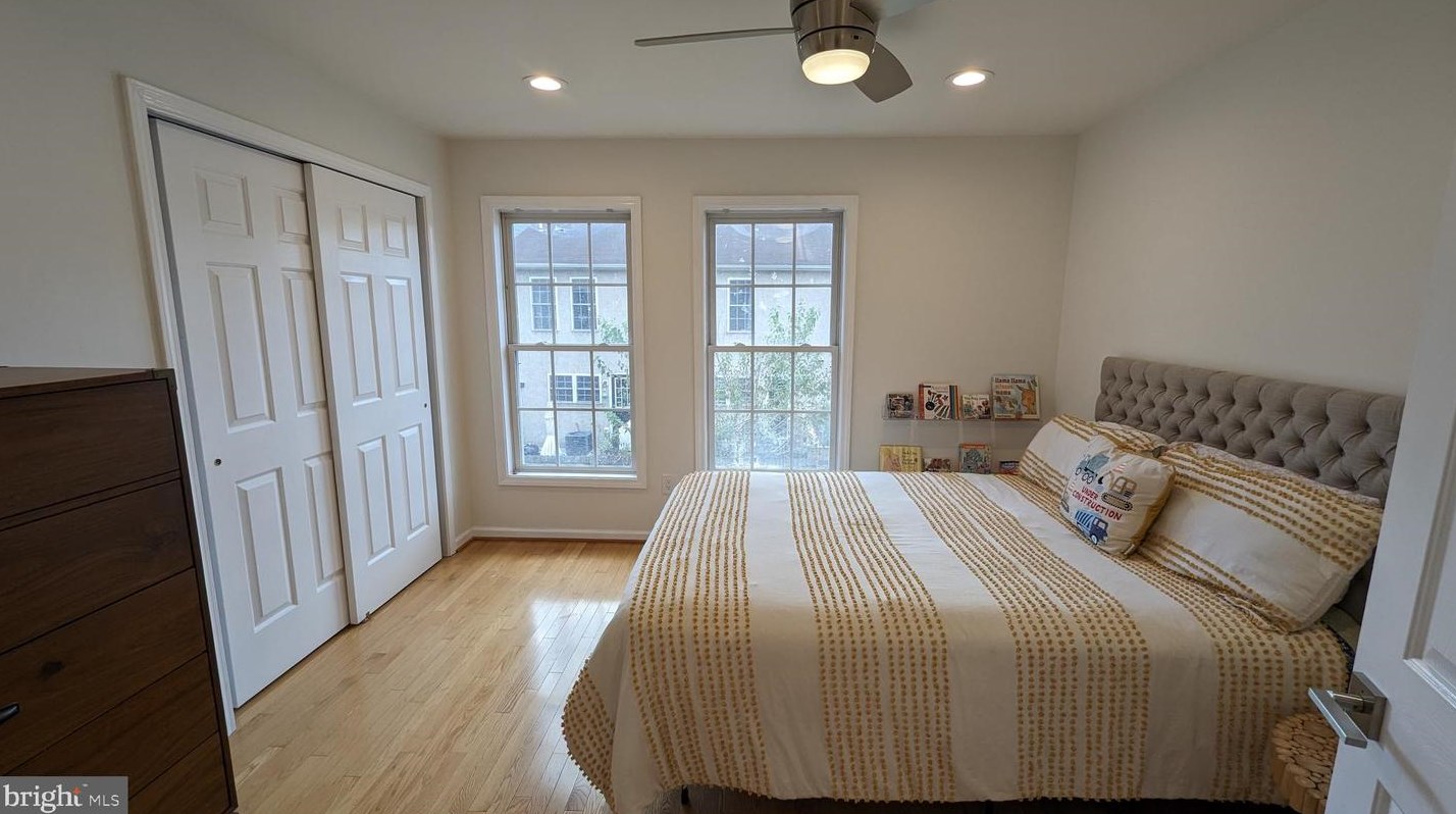 404 Brown St, Philadelphia PA  19123-2106 exterior