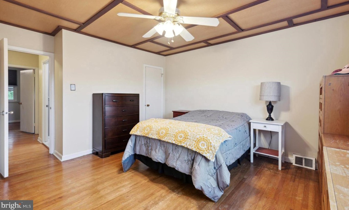 262 Rock St, Philadelphia PA  19128-3740 exterior