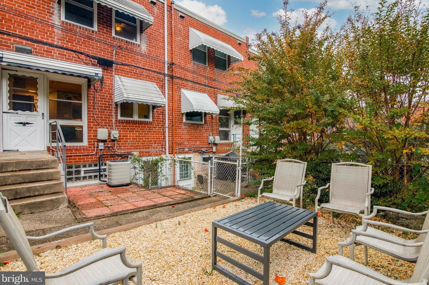 262 Rock St, Philadelphia PA  19128-3740 exterior