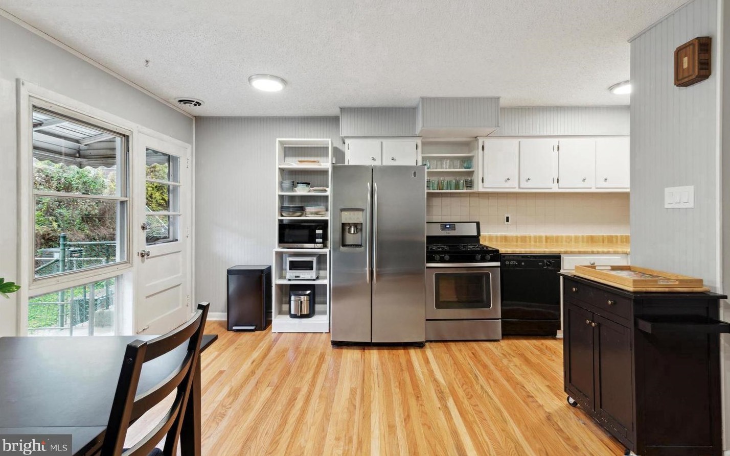 262 Rock St, Philadelphia PA  19128-3740 exterior