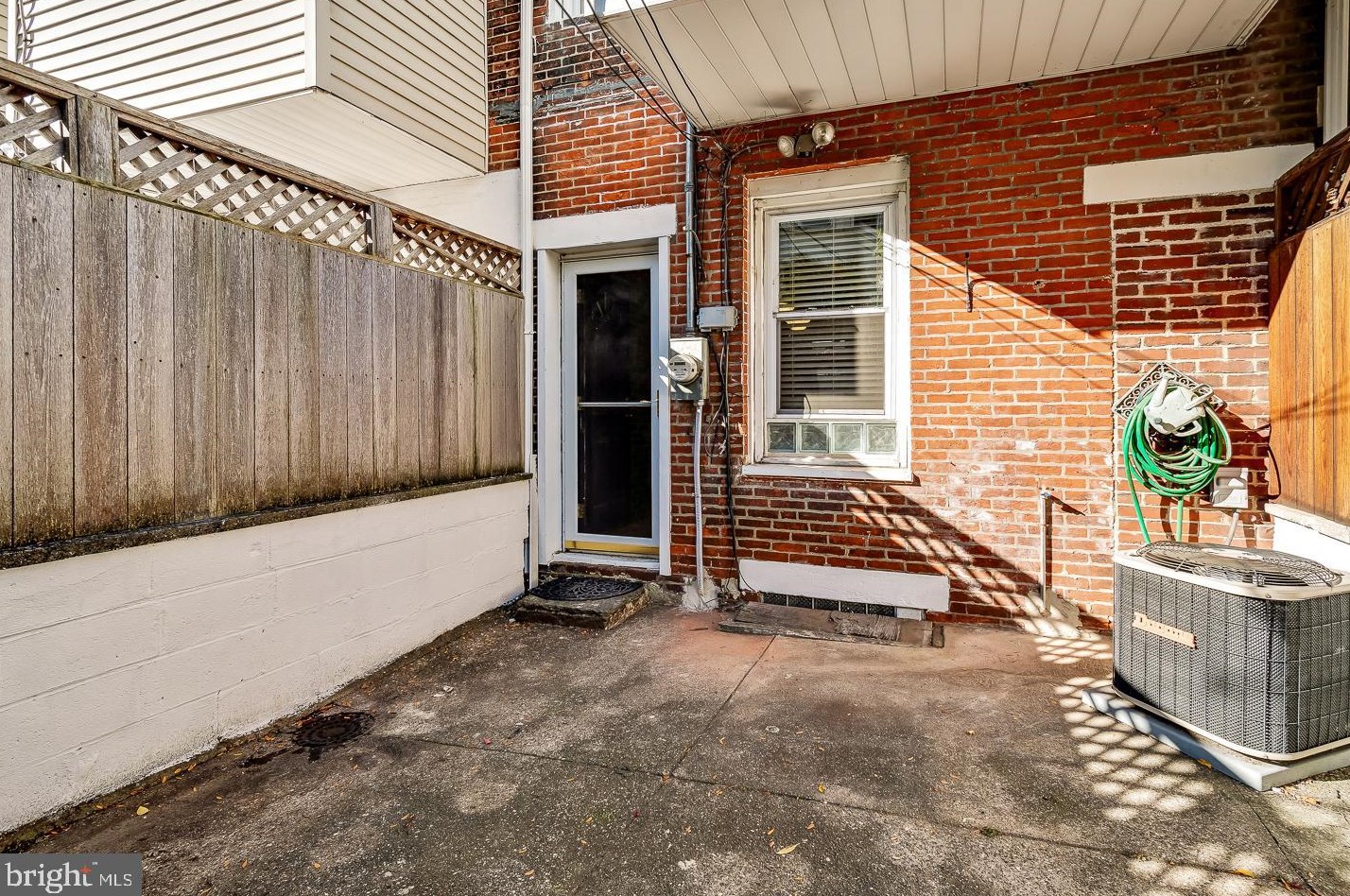 821 Newkirk St, Philadelphia PA 19130-1707 exterior